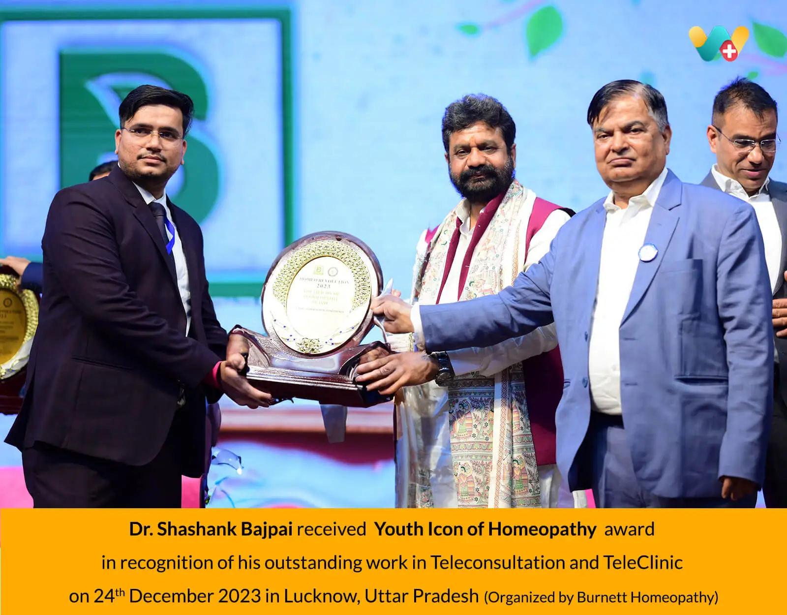 Dr. Shashank Bajpai Receiving Award from Ayush Minister