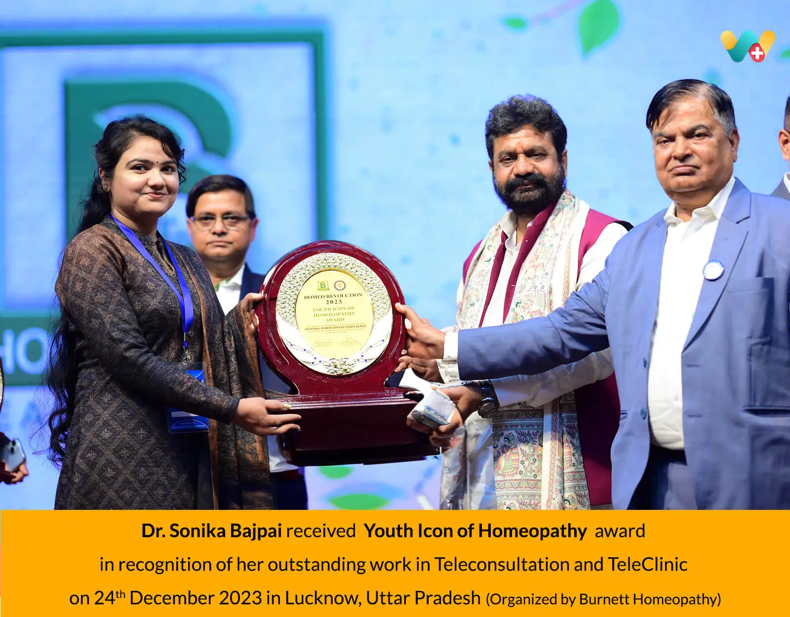 Dr. Sonika Bajpai Receiving Award from Ayush Minister